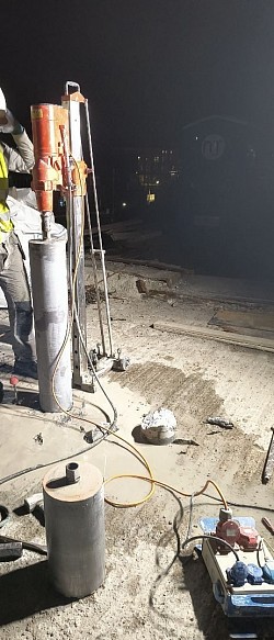 Wiercenie fi 202 w płycie Trasy Zamkowej grubość 150cm